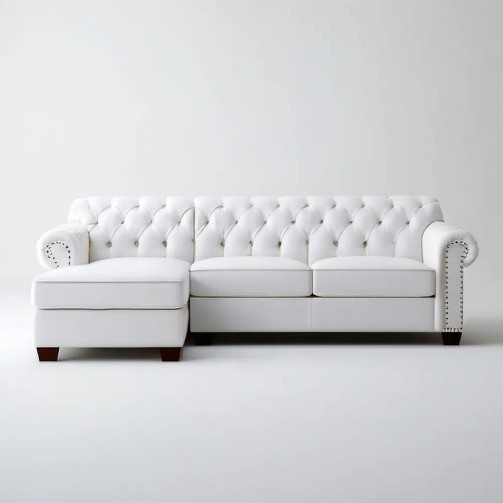 Biała narożna sofa Chesterfield z lewostronnym szezlongiem, 270 x 160 x 76 cm